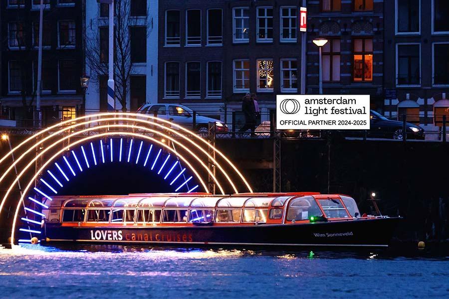 Rondvaart Amsterdam Light Festival bij Lovers Canal Cruise (28 november t/m 19 januari 2025)