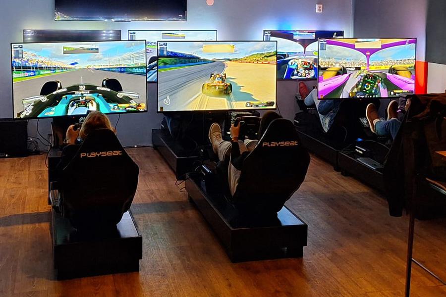 1 uur racen in Formule 1 simulator bij Race Park in  Dongen, Uden of Zutphen