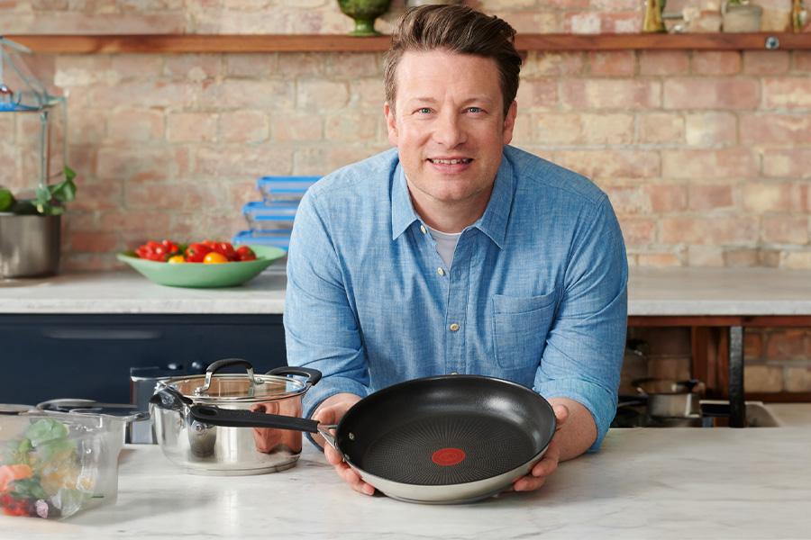 Jamie Oliver met koekenpan tefal